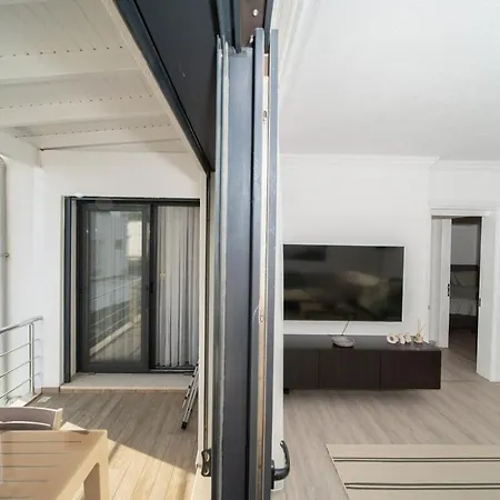 Center 2 Bedroom Calm Modern Upstairs Flat - Yeni Duenya Apartamento *
