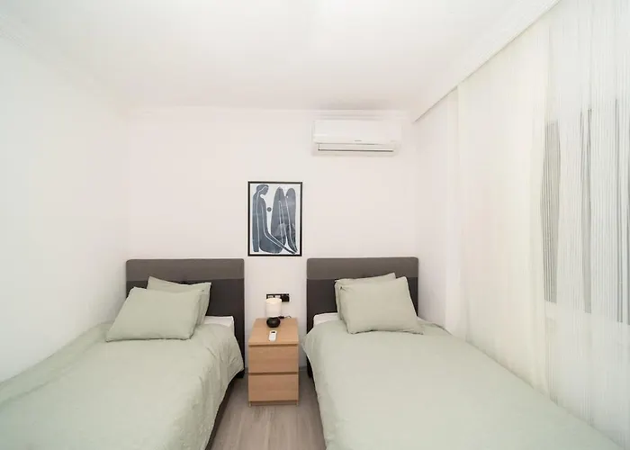 Center 2 Bedroom Calm Modern Upstairs Flat - Yeni Duenya Bodrum