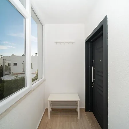 Center 2 Bedroom Calm Modern Upstairs Flat - Yeni Duenya * Bodrum