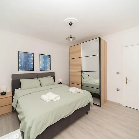 Center 2 Bedroom Calm Modern Upstairs Flat - Yeni Duenya Апартаменты *