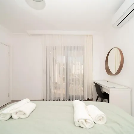 Διαμέρισμα Center 2 Bedroom Calm Modern Upstairs Flat - Yeni Dunya *