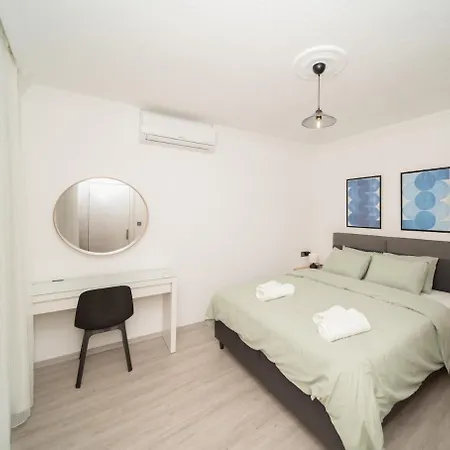 Center 2 Bedroom Calm Modern Upstairs Flat - Yeni Duenya Апартаменты *