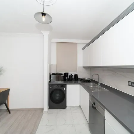 Center 2 Bedroom Calm Modern Upstairs Flat - Yeni Duenya
