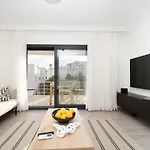 Center 2 Bedroom Calm Modern Upstairs Flat - Yeni Dunya בודרום