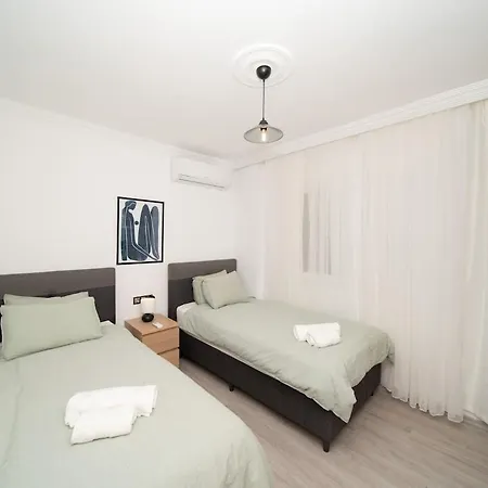 Center 2 Bedroom Calm Modern Upstairs Flat - Yeni Dunya
