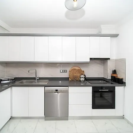 Center 2 Bedroom Calm Modern Upstairs Flat - Yeni Duenya Apartament Bodrum
