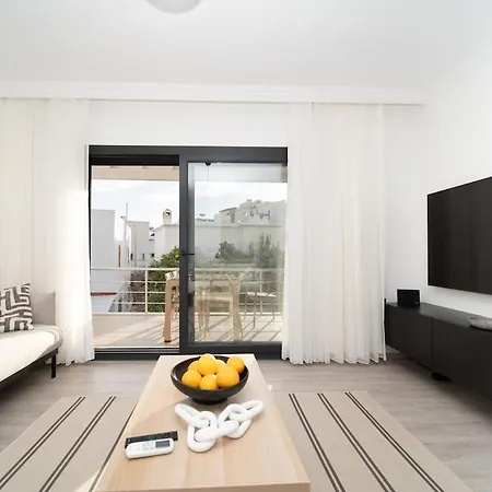Center 2 Bedroom Calm Modern Upstairs Flat - Yeni Dunya Bodrum