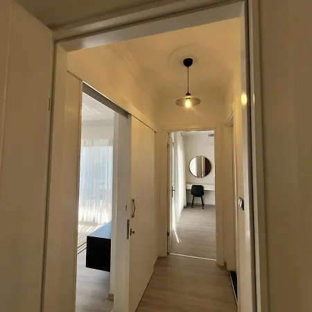 Center 2 Bedroom Calm Modern Upstairs Flat - Yeni Duenya Apartament