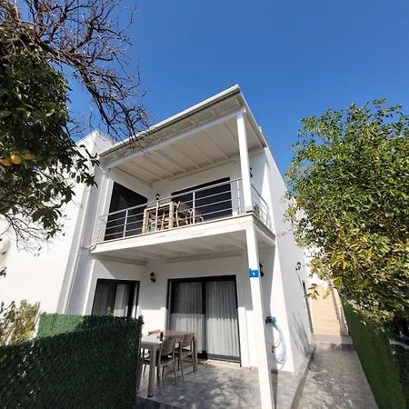 Center 2 Bedroom Calm Modern Upstairs Flat - Yeni Duenya *