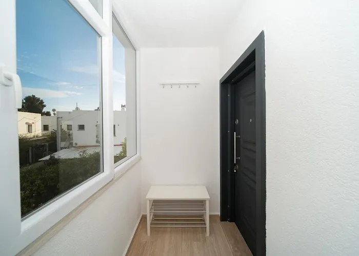 Center 2 Bedroom Calm Modern Upstairs Flat - Yeni Dunya * Bodrum