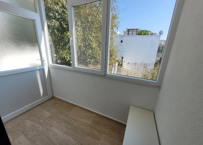 Apartman Center 2 Bedroom Calm Modern Upstairs Flat - Yeni Duenya Bodrum