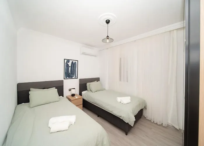 Center 2 Bedroom Calm Modern Upstairs Flat - Yeni Dunya