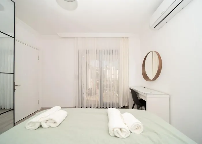 Apartmán Center 2 Bedroom Calm Modern Upstairs Flat - Yeni Dunya *