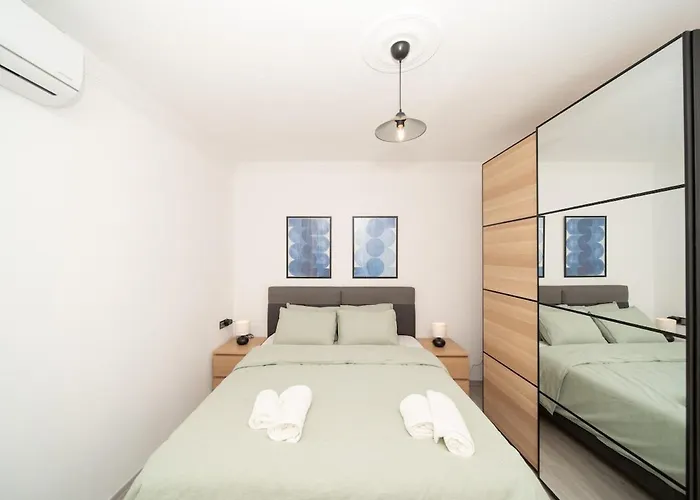 Center 2 Bedroom Calm Modern Upstairs Flat - Yeni Dunya Bodrum