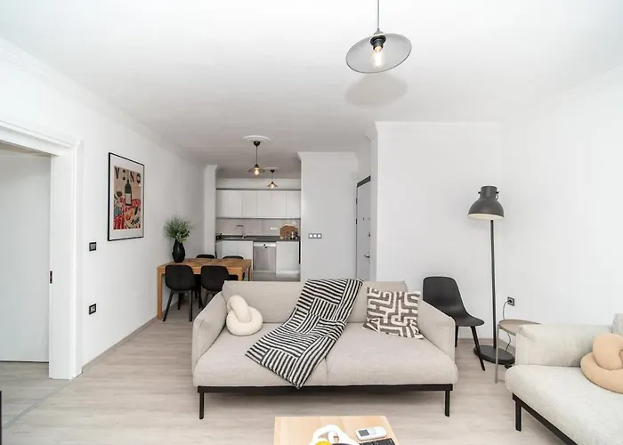 Apartman Center 2 Bedroom Calm Modern Upstairs Flat - Yeni Duenya