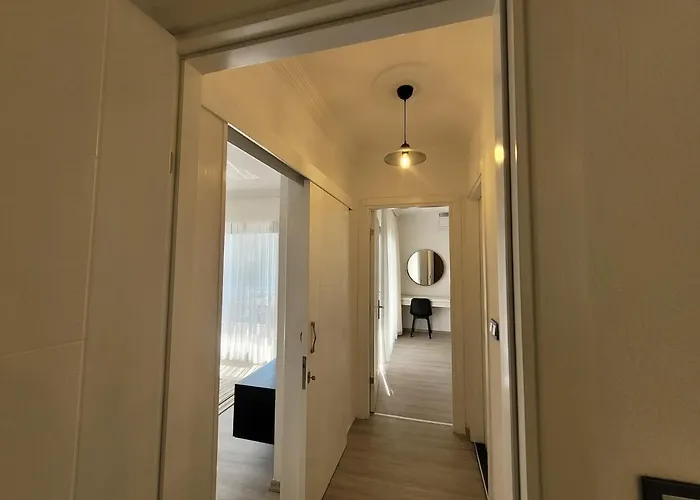 Center 2 Bedroom Calm Modern Upstairs Flat - Yeni Dunya Apartmán