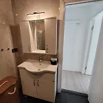 Apartamento Center 2 Bedroom Calm Modern Upstairs Flat - Yeni Dunya *