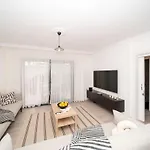 Center 2 Bedroom Calm Modern Upstairs Flat - Yeni Dunya *