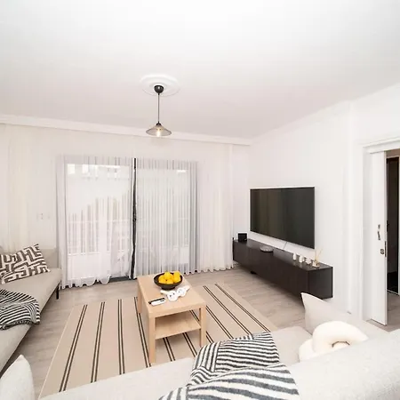 Center 2 Bedroom Calm Modern Upstairs Flat - Yeni Duenya *