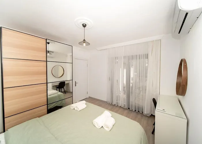 Center 2 Bedroom Calm Modern Upstairs Flat - Yeni Duenya Apartment Bodrum
