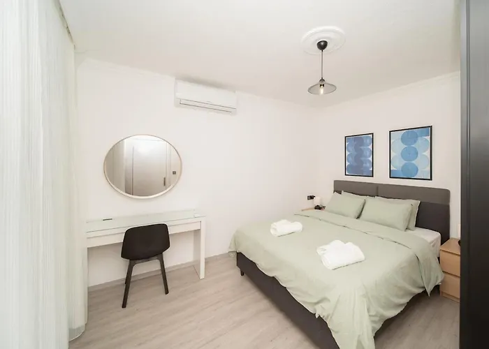 Center 2 Bedroom Calm Modern Upstairs Flat - Yeni Dunya Апартаменты *