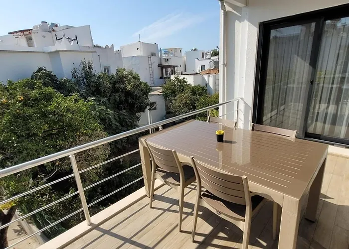 Center 2 Bedroom Calm Modern Upstairs Flat - Yeni Duenya Apartment Bodrum