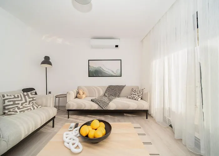 Center 2 Bedroom Calm Modern Upstairs Flat - Yeni Dunya * Бодрум